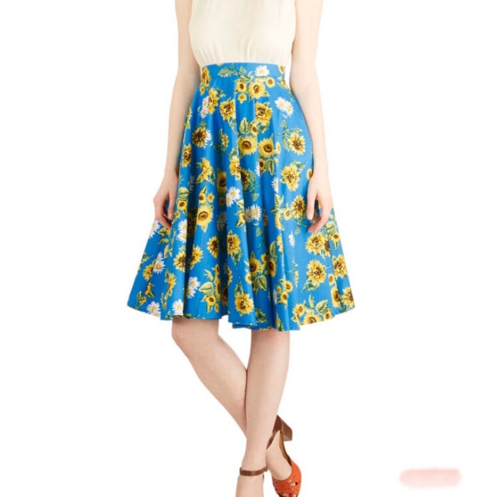 🌻ModCloth Sunflower Sunset Skirt size M🌻